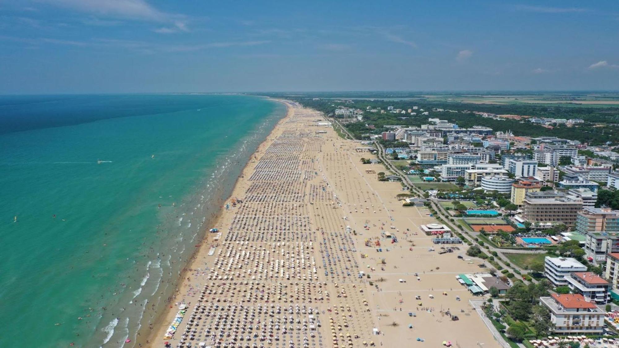 Flat A Stones Throw From The Centre Of Bibione Apartment Exterior photo